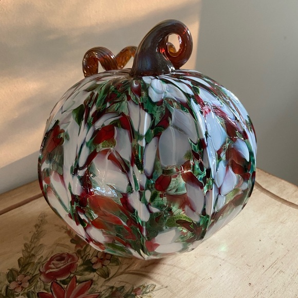 NWOT Luke Adams Glass Handmade Poinsetta Pumpkin - Picture 1 of 5